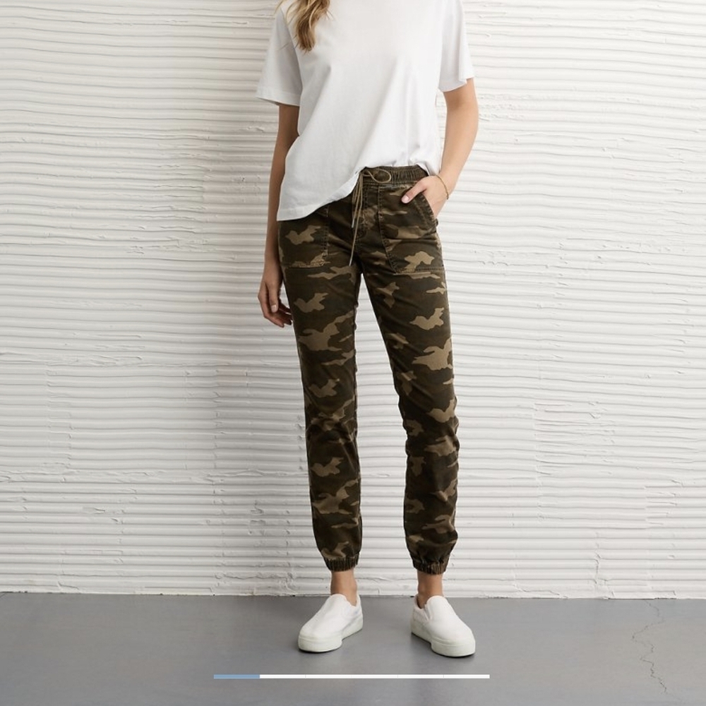 American Eagle Camo Pants, Camo Joggers, Size 2 Camo Joggers, AE Joggers